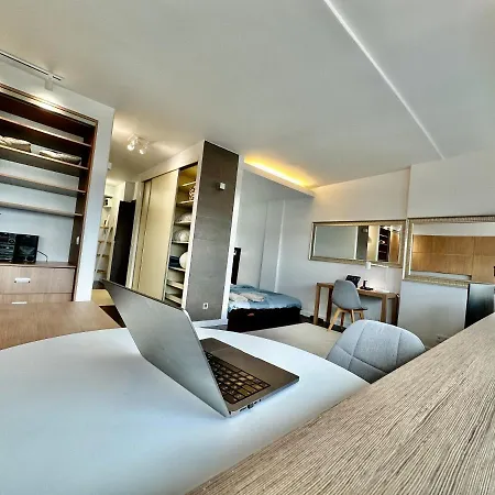 Apartment Metro X2 Fast Wifi 400 Mbs 70'tv Netflix Hbo Max Appletv+ Disney+ Warsaw