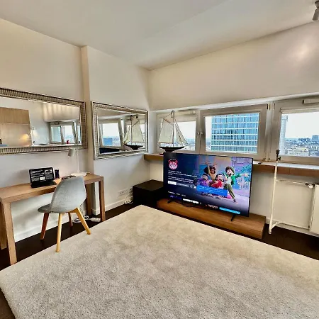 Apartment Metro X2 Fast Wifi 400 Mbs 70'tv Netflix Hbo Max Appletv+ Disney+ *