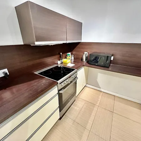 Apartment Metro X2 Fast Wifi 400 Mbs 70'tv Netflix Hbo Max Appletv+ Disney+ *